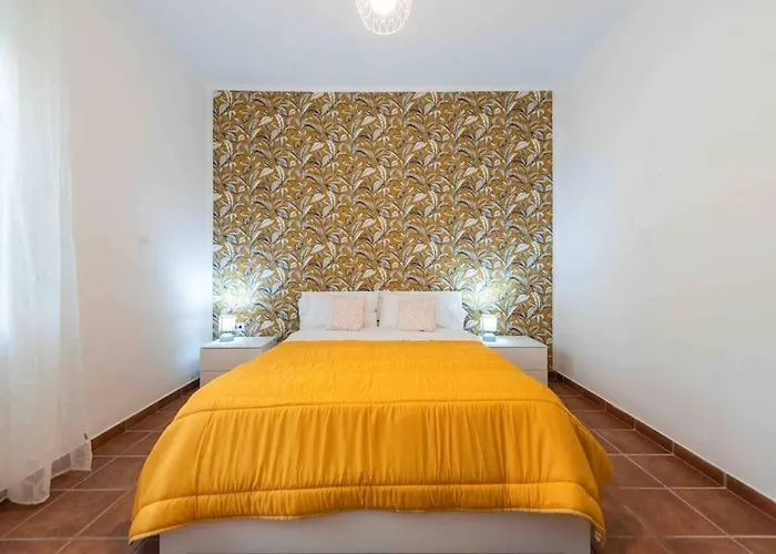 Metro 1 Materdei - Quiet Apartament For 4 People