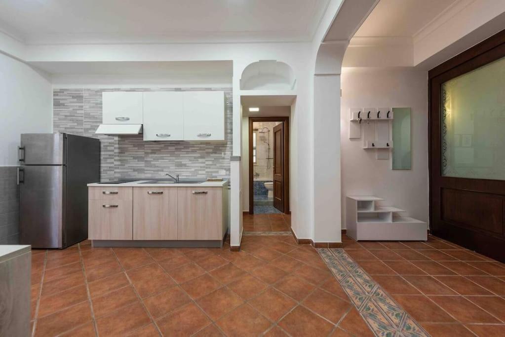 Metro 1 Materdei - Quiet For 4 People Naples